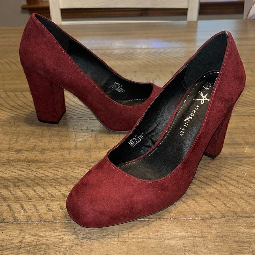 NWOT Atmosphere suede chunk heels size 10